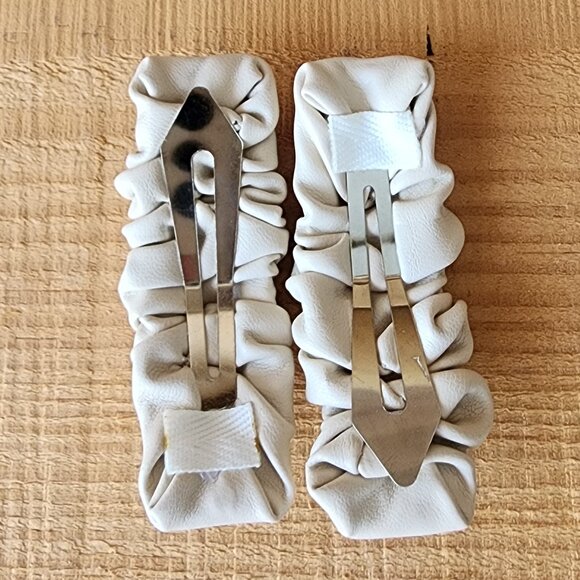 Luxe Retro Scrunchie Faux-leather Hair Clips x 4 - Picture 3 of 5